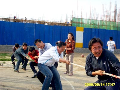拔河现场