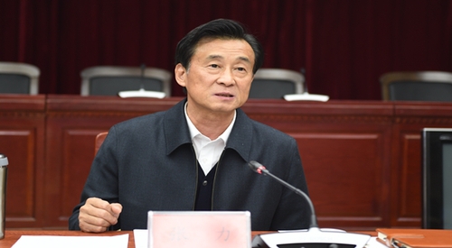 自治区党委常委、纪委书记张力主持会议并讲话1 自治区党委常委、纪委书记张力主持会议并讲话1
