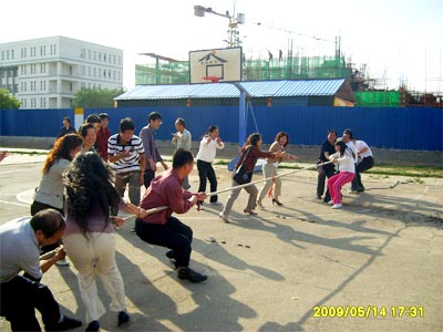 拔河现场